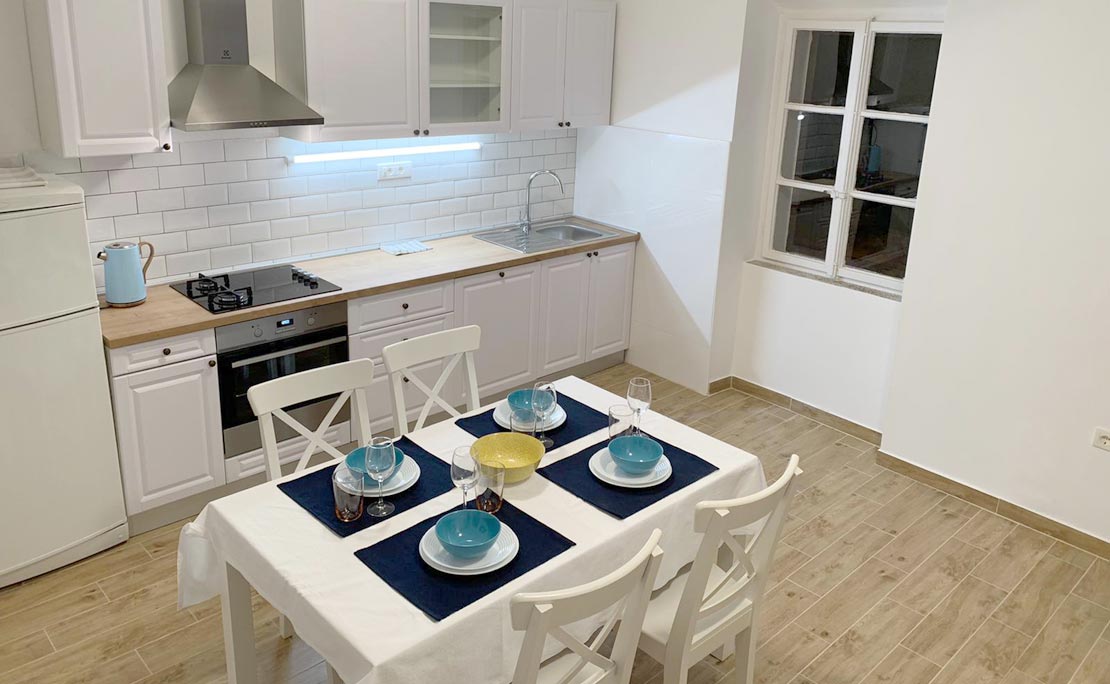 Küche, Esszimmer bis zu 10 Menschen.